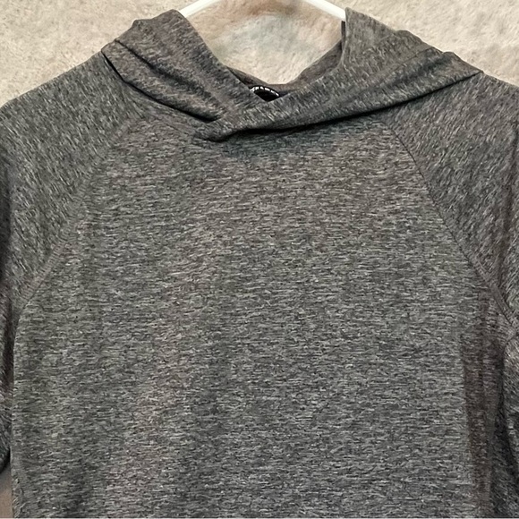 NWT Women's Cutter & Buck Adapt Eco Hooded Performance Pullover Sz M Thumb Holes - Picture 2 of 16